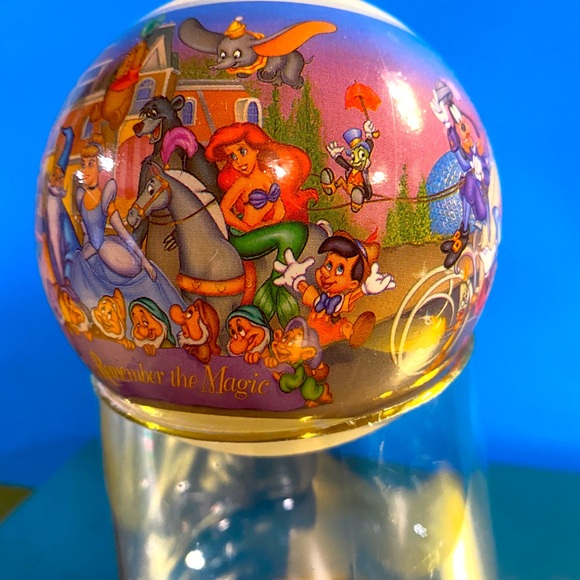 WALT DISNEY WORLD 25 YEARS REMEMBER THE MAGIC HOLIDAY CHRISTMAS ORNAMENT - Picture 8 of 16